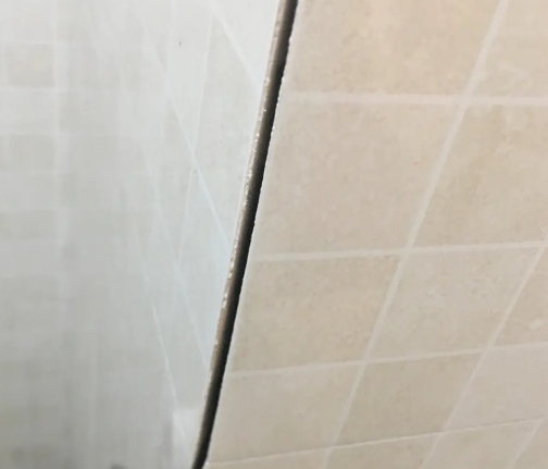 曲靖市瓷砖空鼓维修公司分享阳台瓷砖脱落的修复过程可以分为以下几个步骤