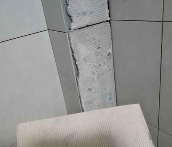 曲靖市瓷砖空鼓维修公司分享下厨房瓷砖脱落的补救措施。